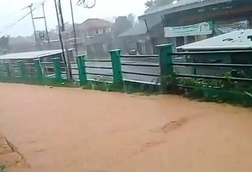 Jalan Wisata Gunung Pancar Lumpur Merah, Diduga Ini Penyebabnya