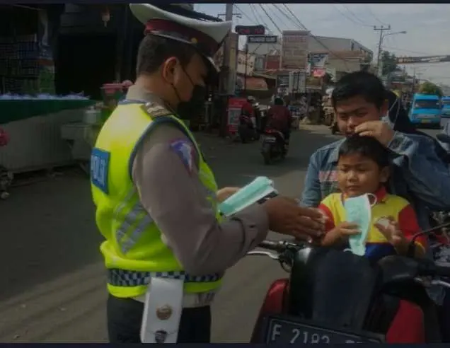 Prokes Putus Penyebaran Covid-19 Polsek Citeureup Galakan Patroli Prokes