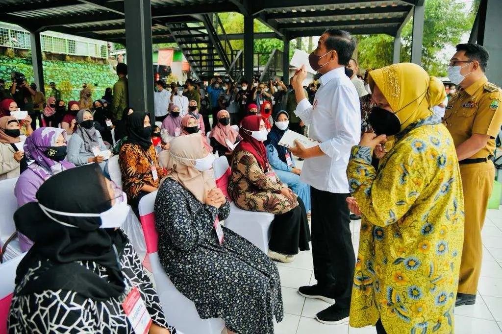 Ngabuburit Pasar di Bogor, Presiden Jokowi Bagi-bagi Ini
