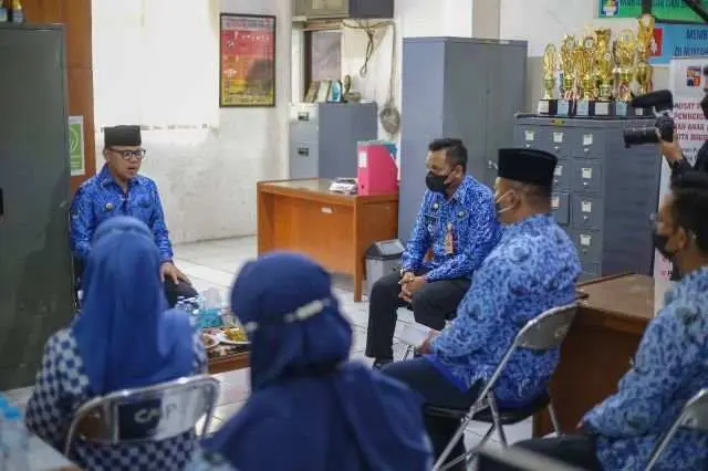Walikota Bogor Bima Arya Ngantor di Kelurahan Cimahpar