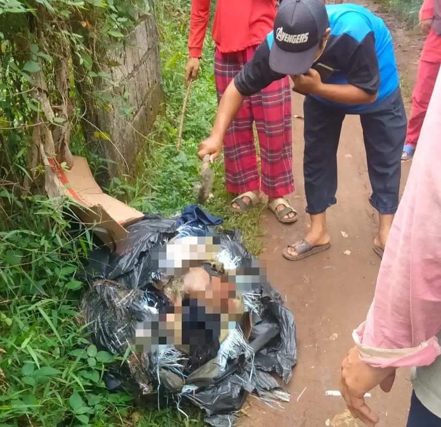 Geger!! Penemuan Mayat Dalam Kantong Plastik di Karadenan