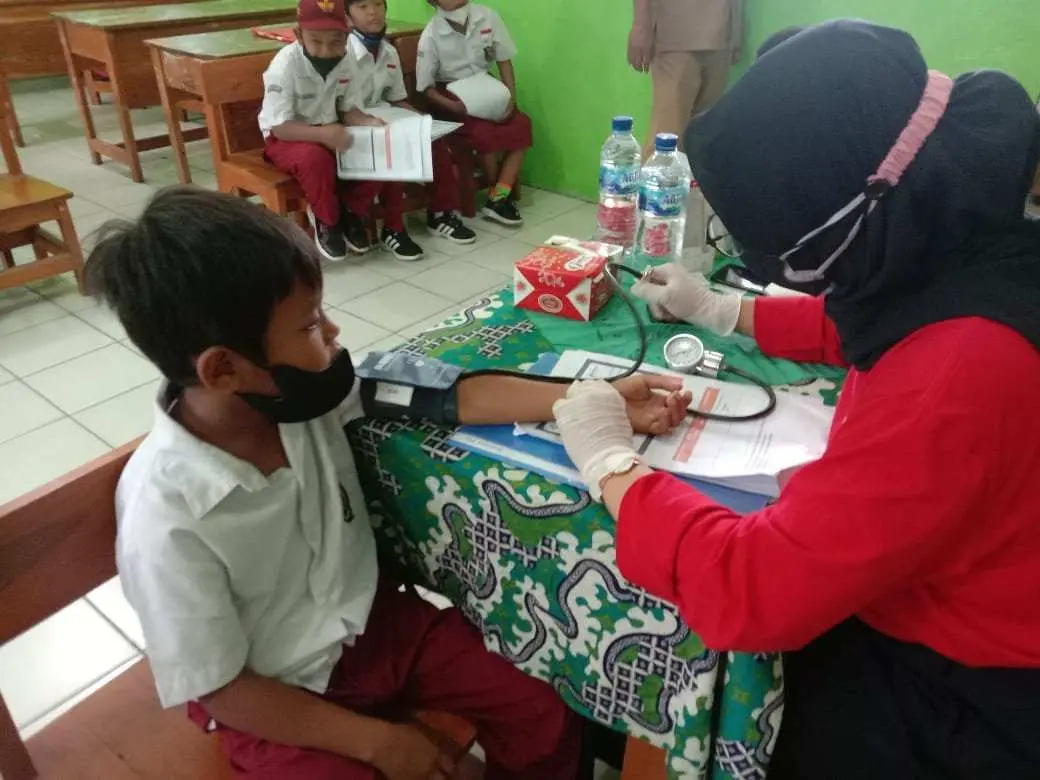 Vaksinasi Serempak Siswa-siswi SDN Nanggewer 03, Ini Kata Lurah Eva