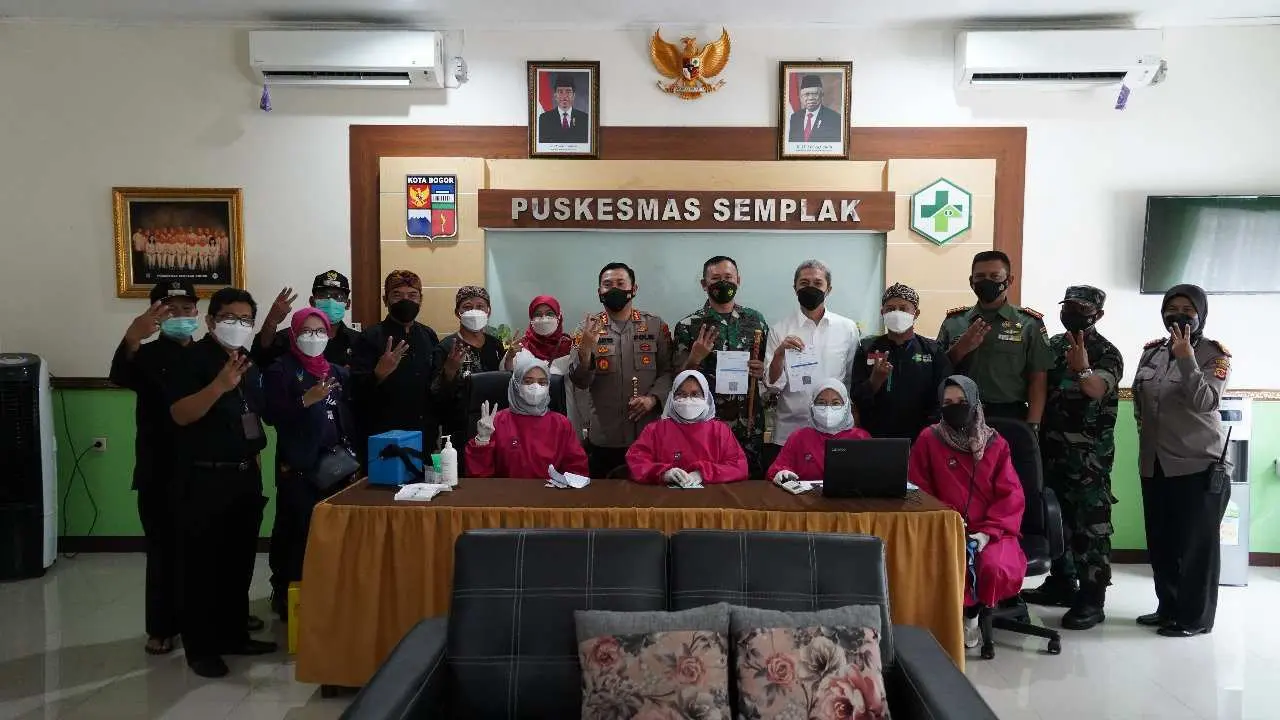 Danrem 061/SK Hadiri Vaksinasi Booster di Puskesmas Semplak Kota Bogor