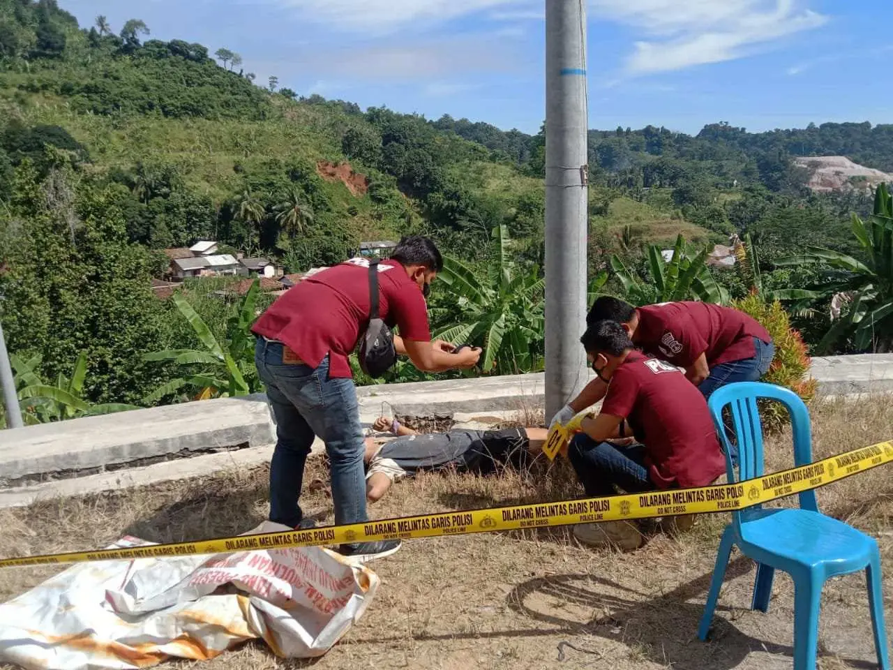 Mayat Laki-laki ditemukan dibawah Tiang Listrik, Diduga Tewas Tersengat Aliran Listrik