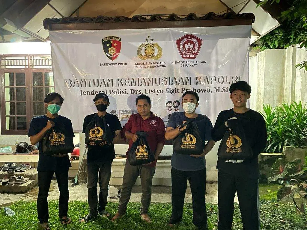 Kapolri Kirim Ribuan Sembako Untuk Warga Bogor