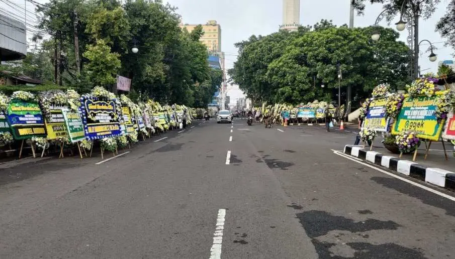 Ratusan Karangan Bunga Bela Sungkawa Atas Meninggalnya Walikota Bandung Berjajar di Pendopo dan Balai Kota