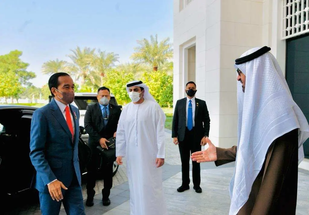 Tiba di Abu Dhabi, Presiden Jokowi Akan Bertemu Pangeran MBZ hingga Pebisnis PEA 