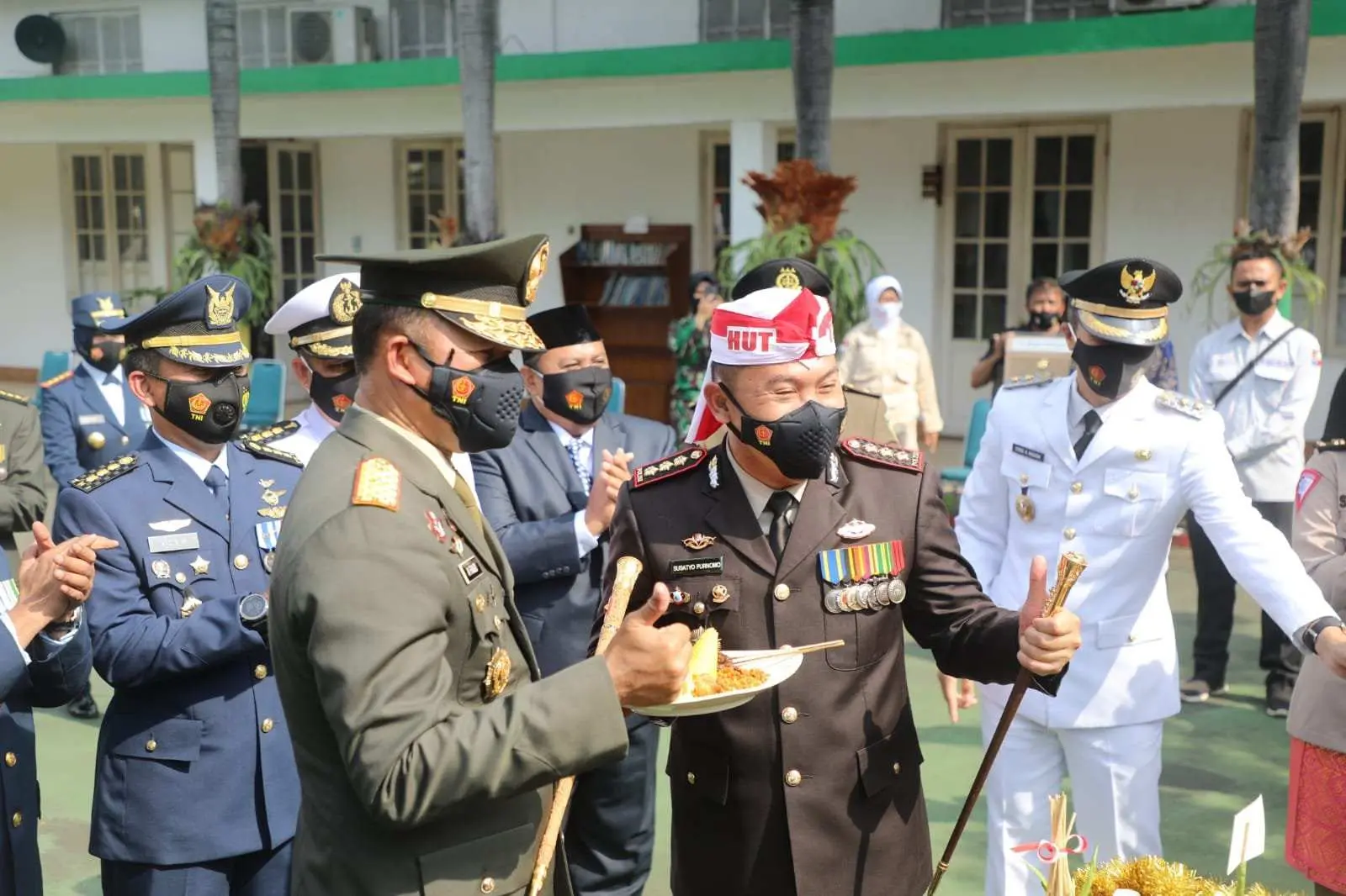 Polresta Bogor Beri Kejutan HUT TNI ke Korem 061/SK