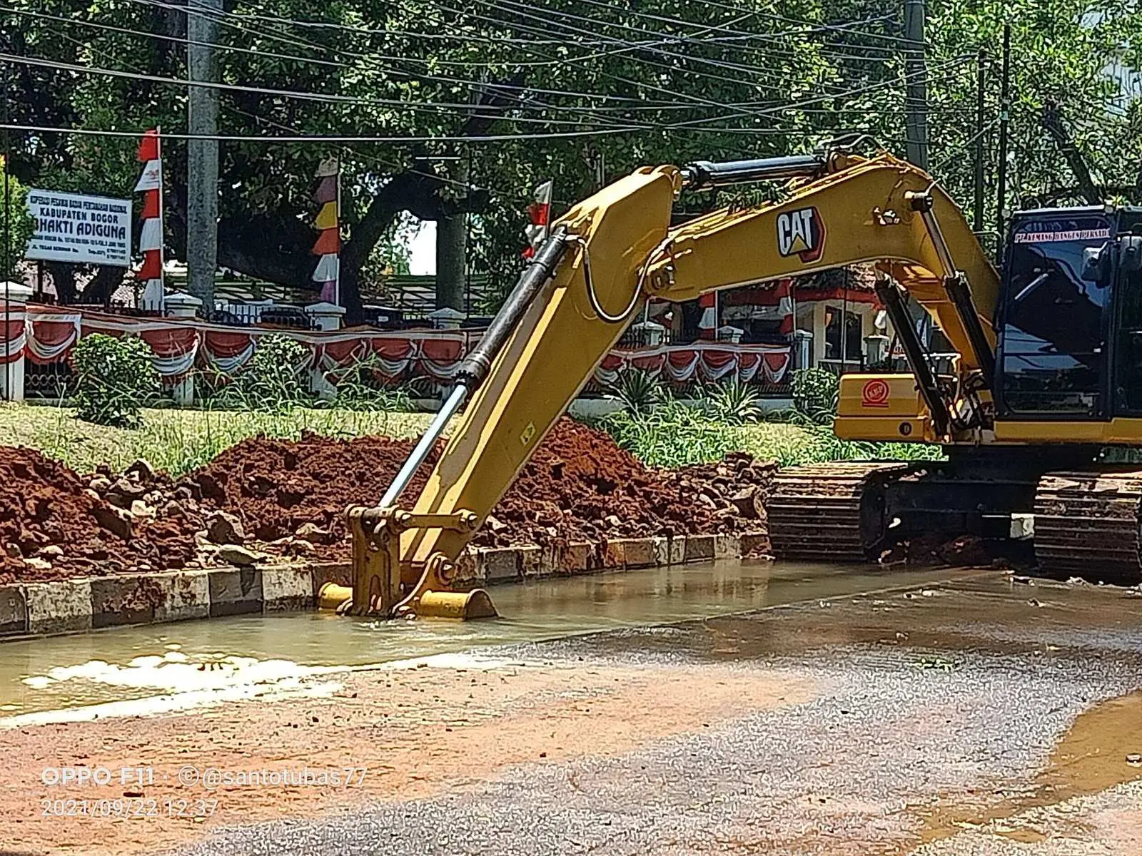 Kelalaian Pelaksana Proyek Pendestrian Sebabkan Kebocoran Pipa PDAM