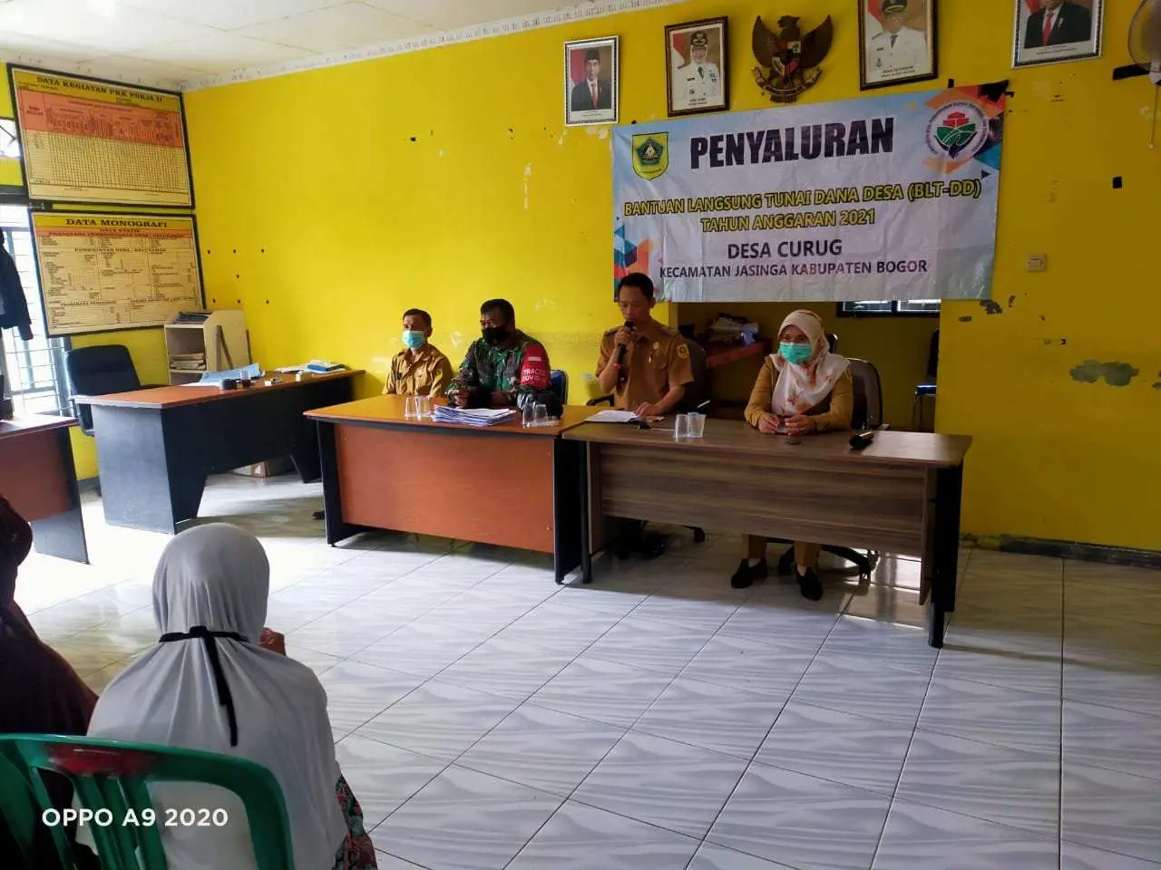 Pembagian BLT – DD Desa Curug Berlangsung Lancar 