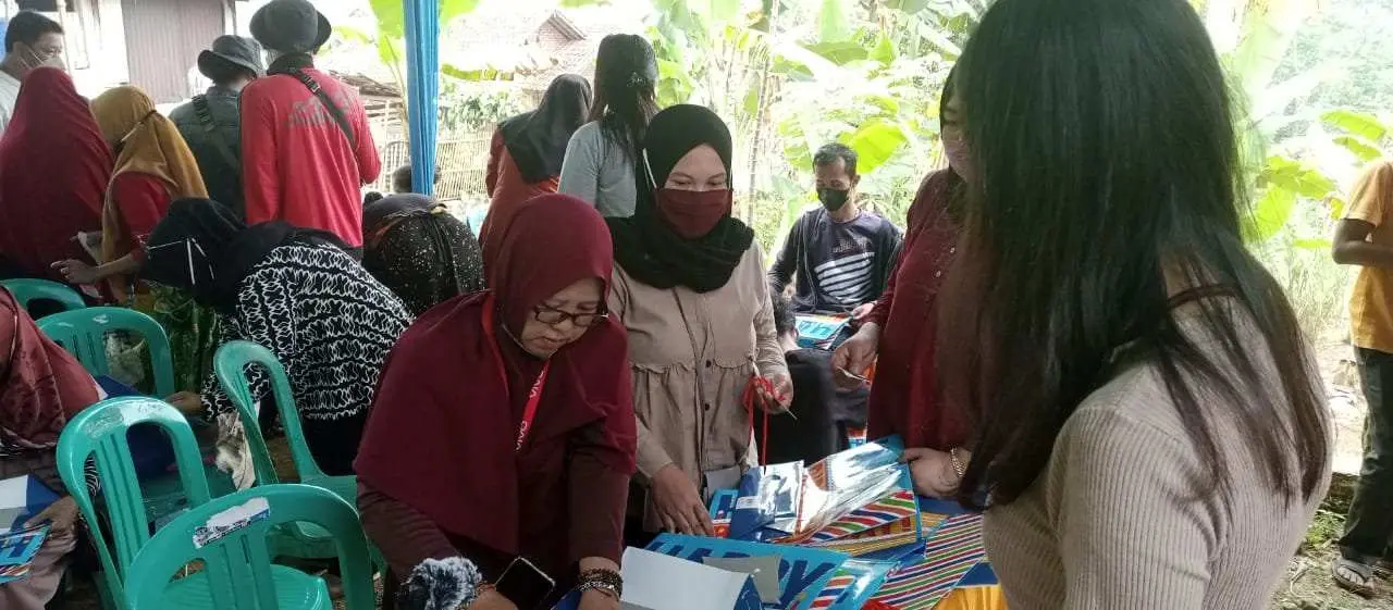 PT Samsung Print & Pack Adakan Pelatihan Pembuatan Paper Bag di Cigudeg