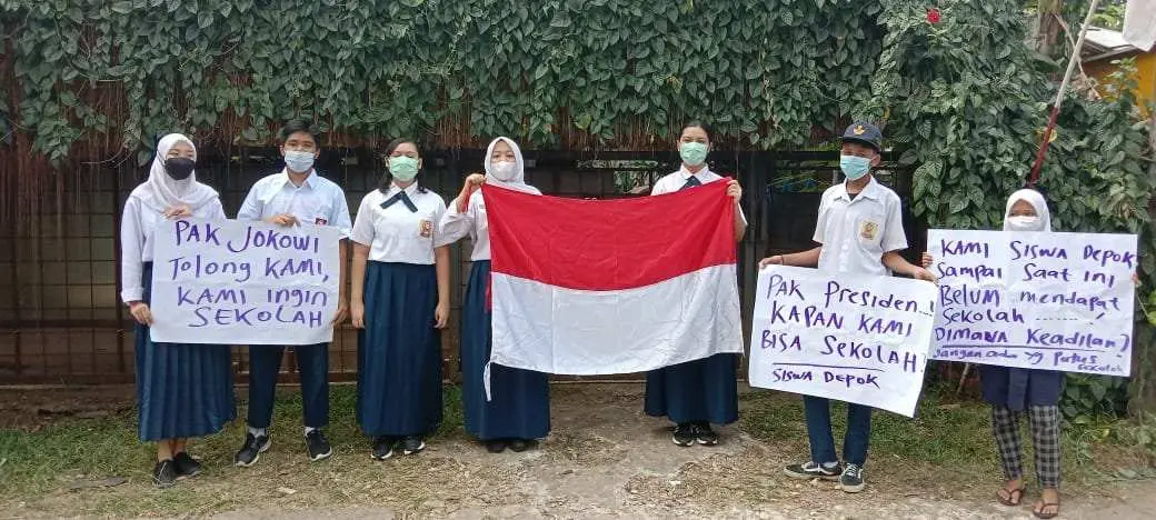 Orang Tua Siswa Ancam Lapor ke Presiden Karena Sampai Detik Ini Banyak Anak Yang Belum Sekolah