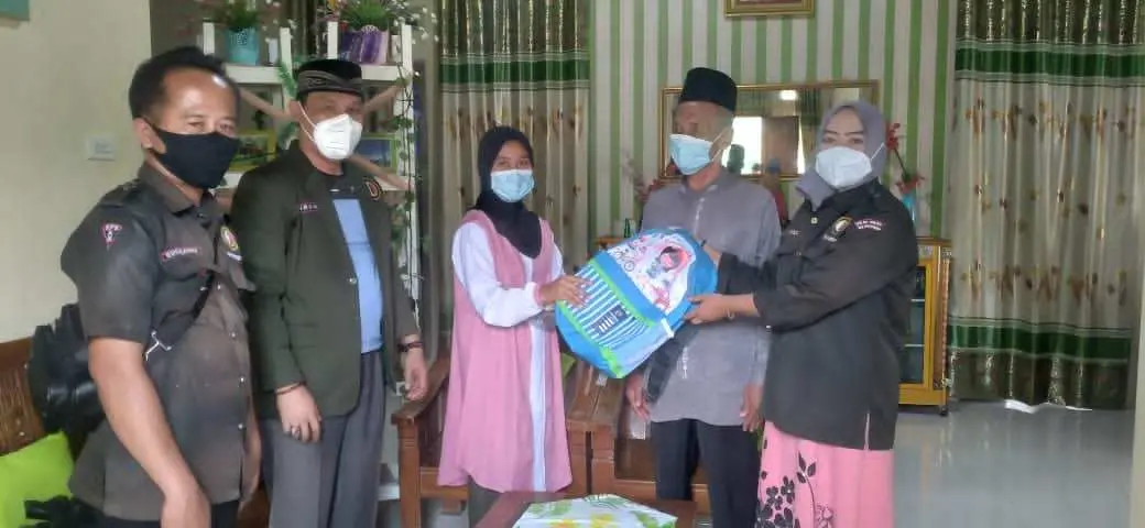 DPD KO-WAPPI Kabupaten Pesawaran Berikan Bantuan Perlengkapan Sekolah Ke Anak Yatim