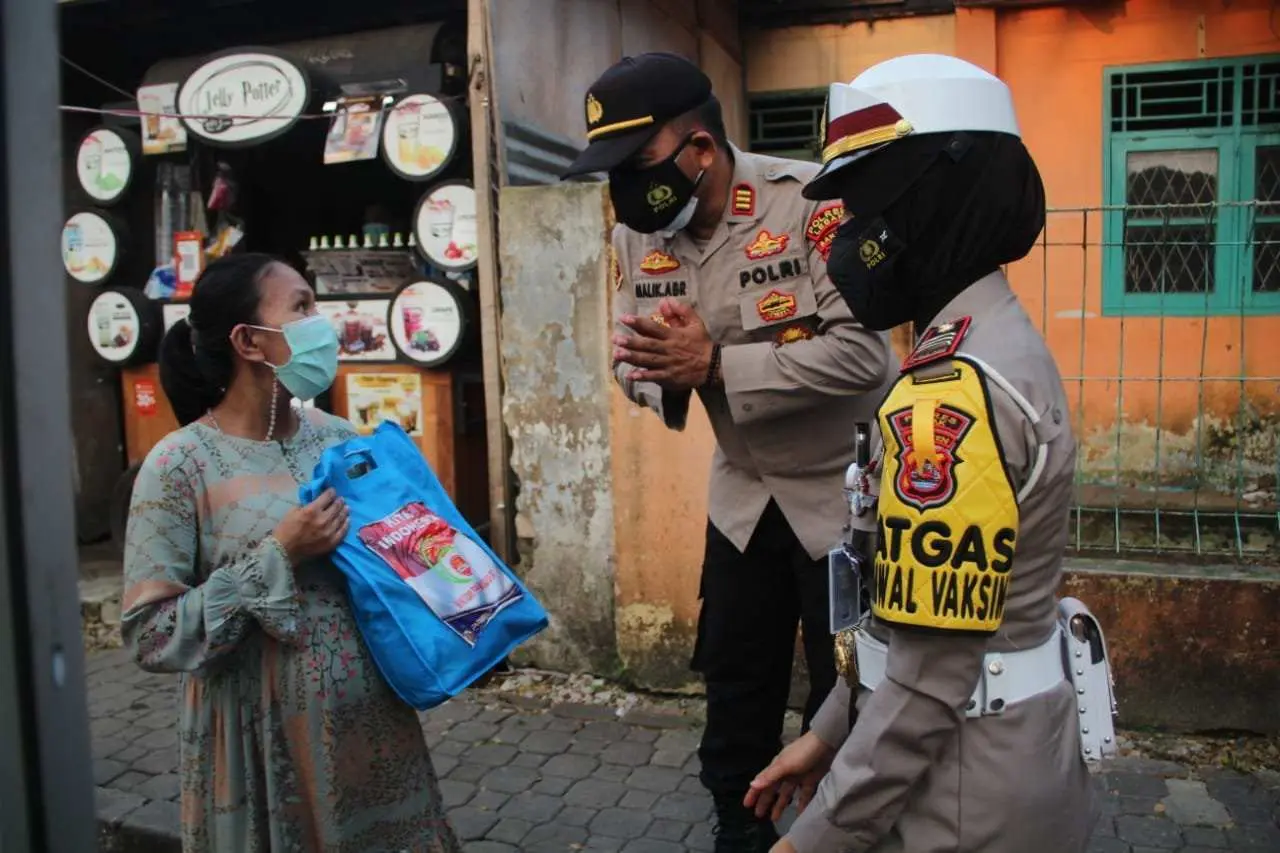 Polres Bersama Kodim 0603 Lebak Berikan Bantuan Kepada Pedagang