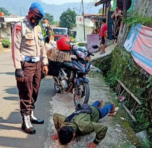Desa Pangkal Jaya Adakan Razia PPKM Darurat