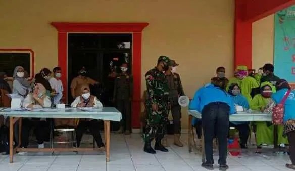 Muspika Kecamatan Cijeruk-Cigombong Pantau Vaksinasi Masal