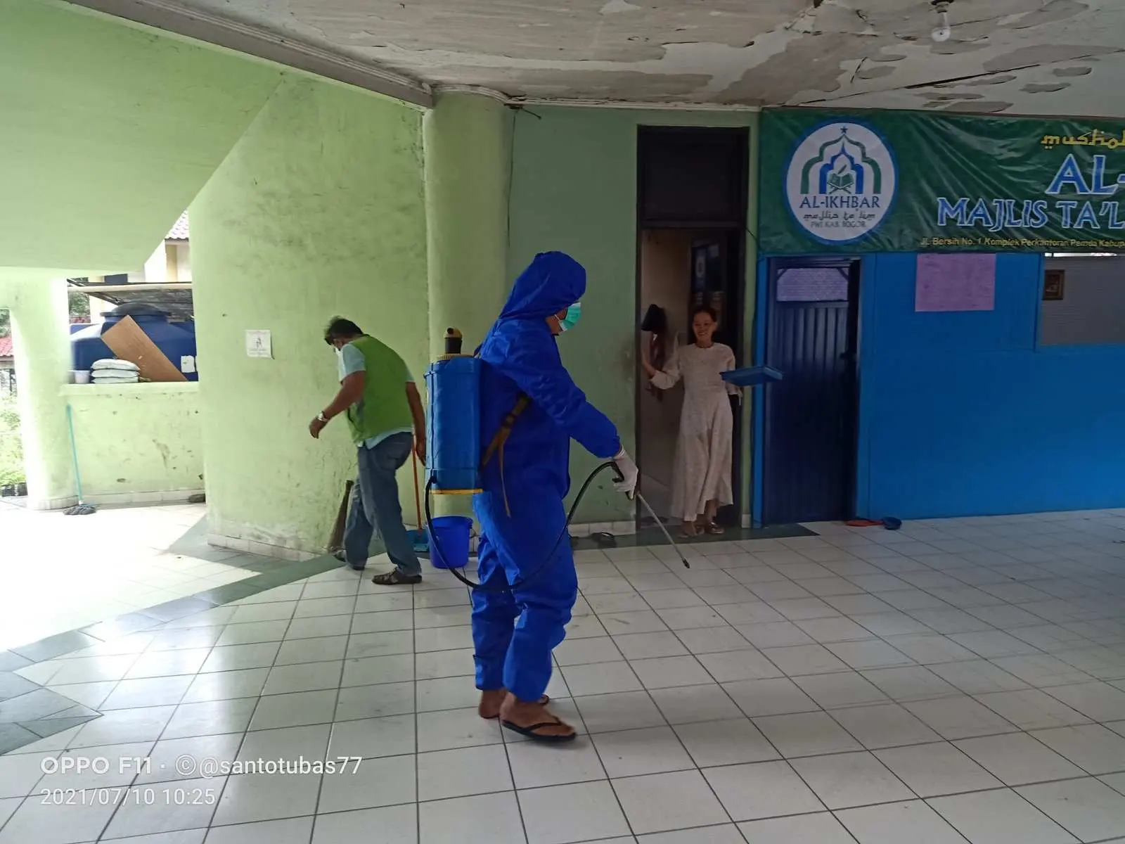 Disemprot Disinfektan, Kantor PWI Kabupaten Bogor Bebas Virus Corona