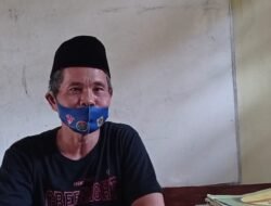 Potret Sukatma Atmaja Yang Dedikasikan Diri Sebagai Guru Demi Mencerdaskan Anak-anak di Kampungnya