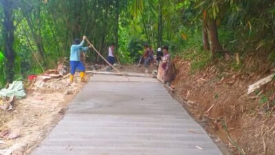 Berkat Samisade Dua Titik Jalan Poros Desa Bisa Dibangun