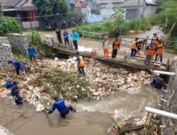 Sinergitas DLH Kabupaten Bogor dan PSDA Provinsi Jabar Bersihkan Kali Baru Barat Dari Tumpukan Sampah