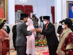 Presiden Jokowi Resmi Lantik Zulkifli Hasan dan Hadi Tjahjanto Sebagai Menteri