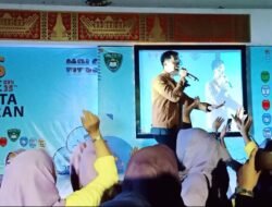 Dide Vokalis Band Hijau Daun Semarakkan MPLS SMK Pelita Pesawaran