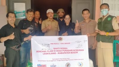 PWI Peduli Salurkan Bantuan di Dua Desa Yang Terdampak Bencana banjir