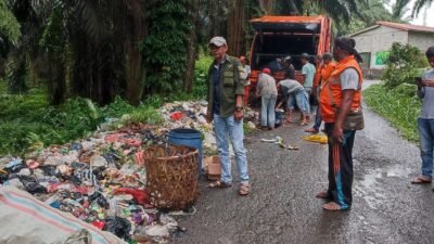 Gerak Cepat UPT VII DLH Kabupaten Bogor Tangani Sampah Liar di Sepanjang Jalan Raya Cigudeg -Jasinga