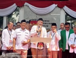 Diantar Ribuan Massa Pendukungnya, Paslon Bupati dan Wakil Bupati Bogor Rudy Susmanto-Jaro Ade Daftarkan Diri Ke KPU