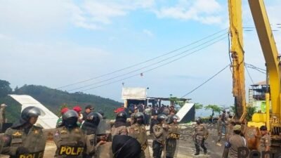 Ricuh Eksekusi Bangunan di Puncak, Kasatpol PP Kabupaten Bogor Tantang Warga Tuntut Jika Merasa Dikriminalisasi