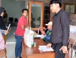 Pemdes Sukaharja Salurkan Bansos Beras Kepada 1551 KPM